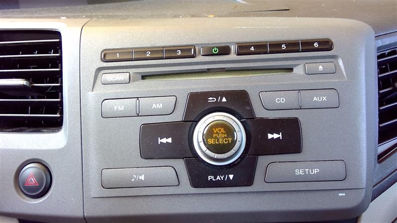 Radio Receiver from a 2012 Honda Civic, photo 1