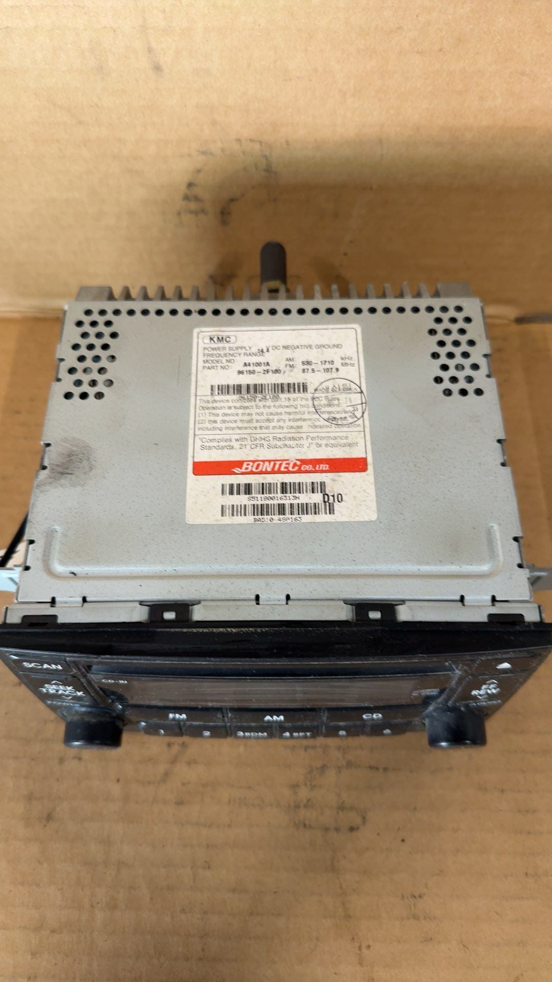 Radio Receiver from a 2005 Kia Spectra, photo 2