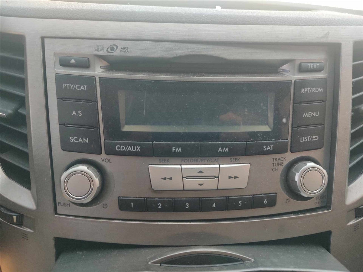 Radio Receiver from a 2013 Subaru Legacy, photo 1