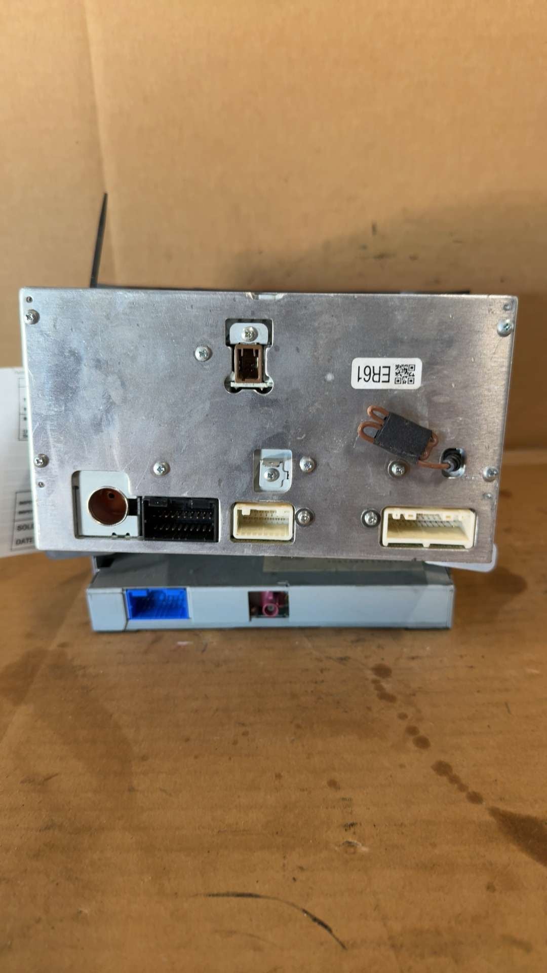 Radio Receiver from a 2013 Subaru Legacy, photo 4