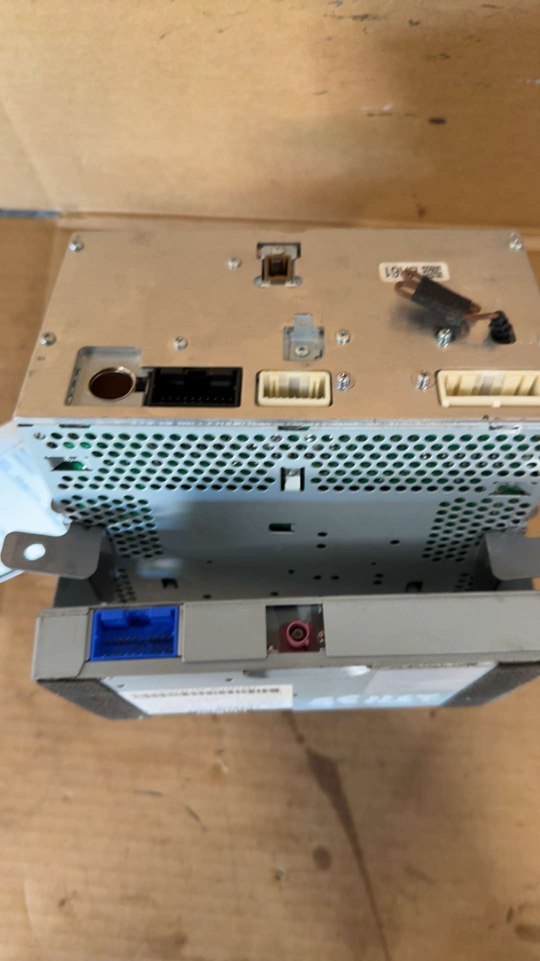 Radio Receiver from a 2013 Subaru Legacy, photo 5