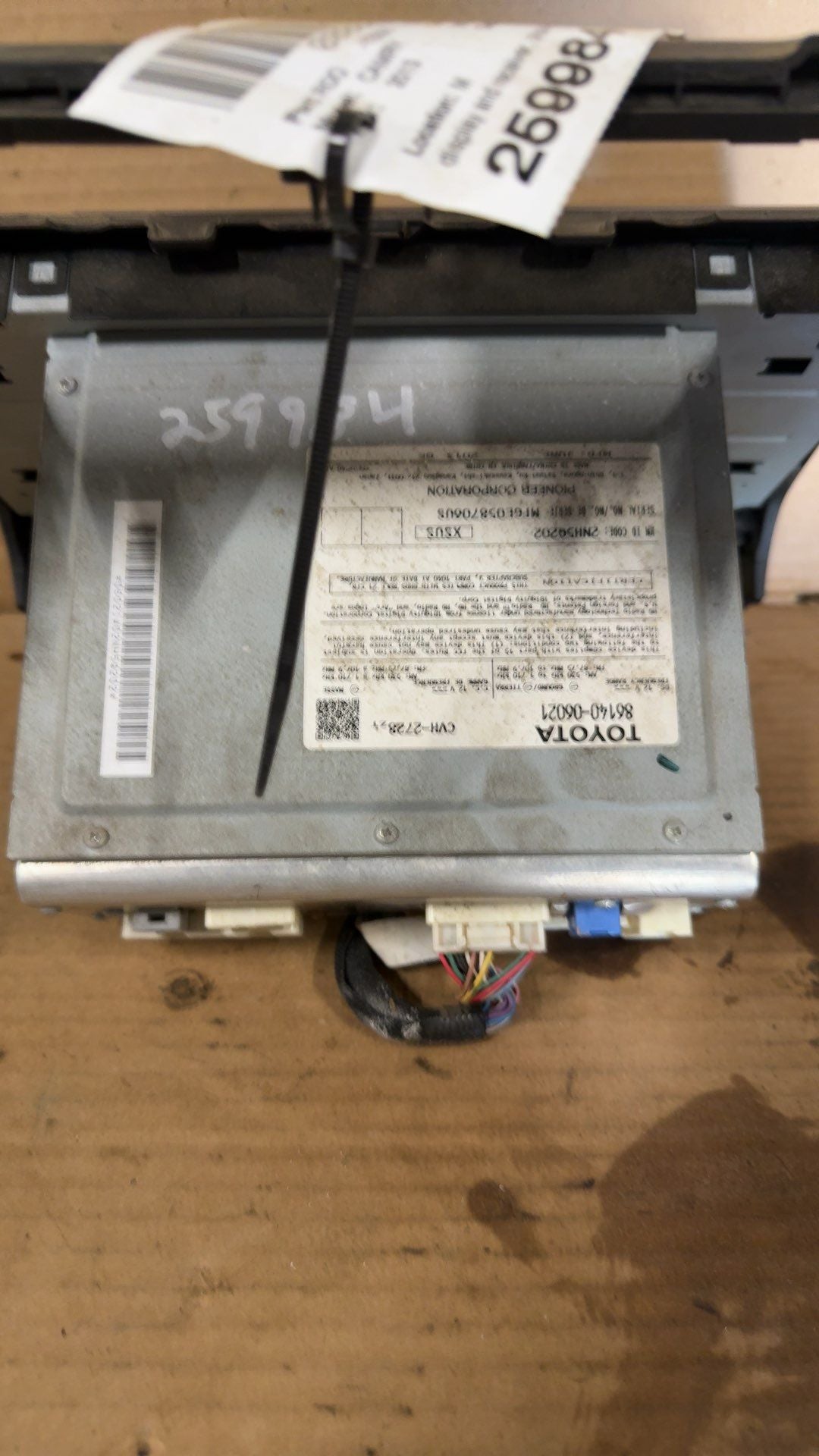Radio Receiver from a 2013 Toyota Camry, photo 4