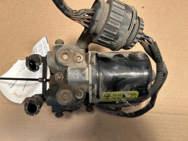 ABS Pump Module from a 1996 BMW 328i, photo 2