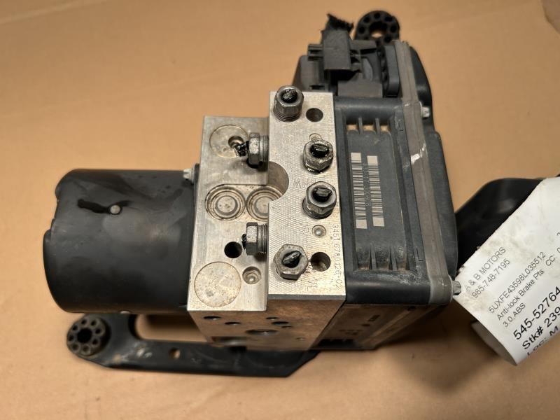 ABS Pump Module from a 2008 BMW X5, photo 2