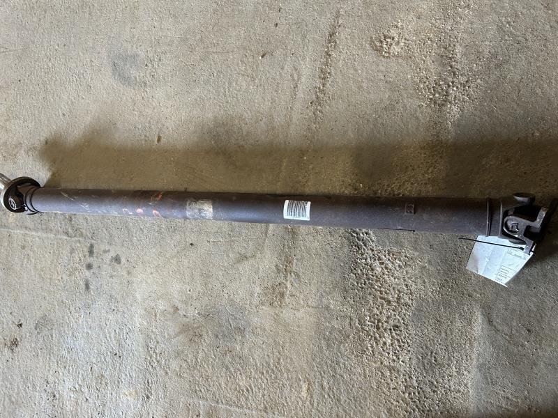 Drive Shaft from a 2004 Ford Expedition, rear, photo 1