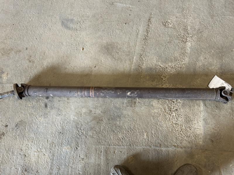 Drive Shaft from a 2004 Ford Expedition, rear, photo 2