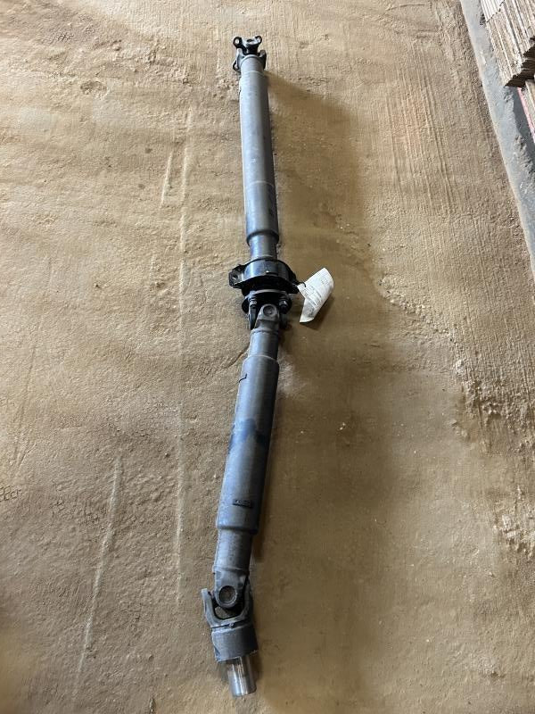 Drive Shaft from a 2004 Infiniti G35, rear, photo 1