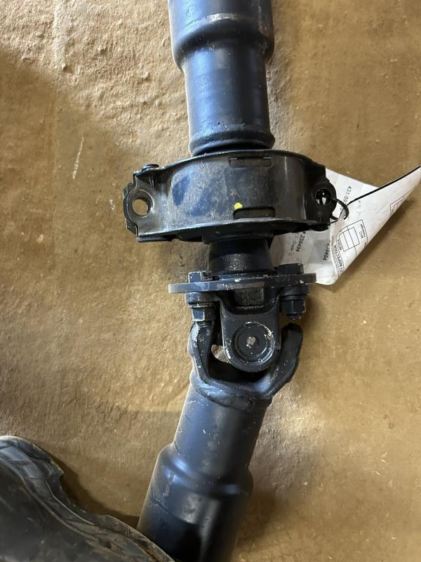 Drive Shaft from a 2004 Infiniti G35, rear, photo 2