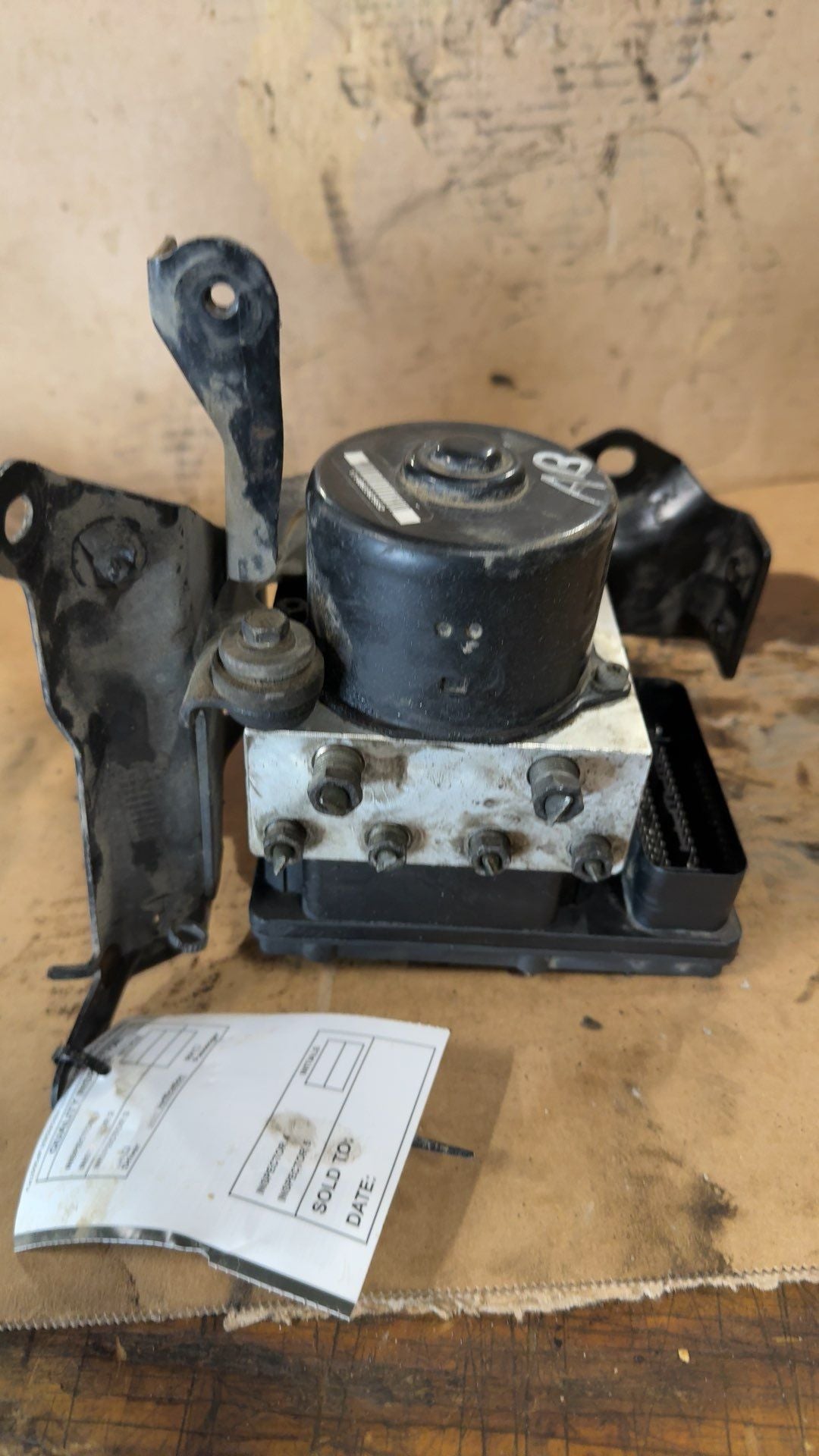 ABS Pump Module from a 2006 Nissan, photo 1