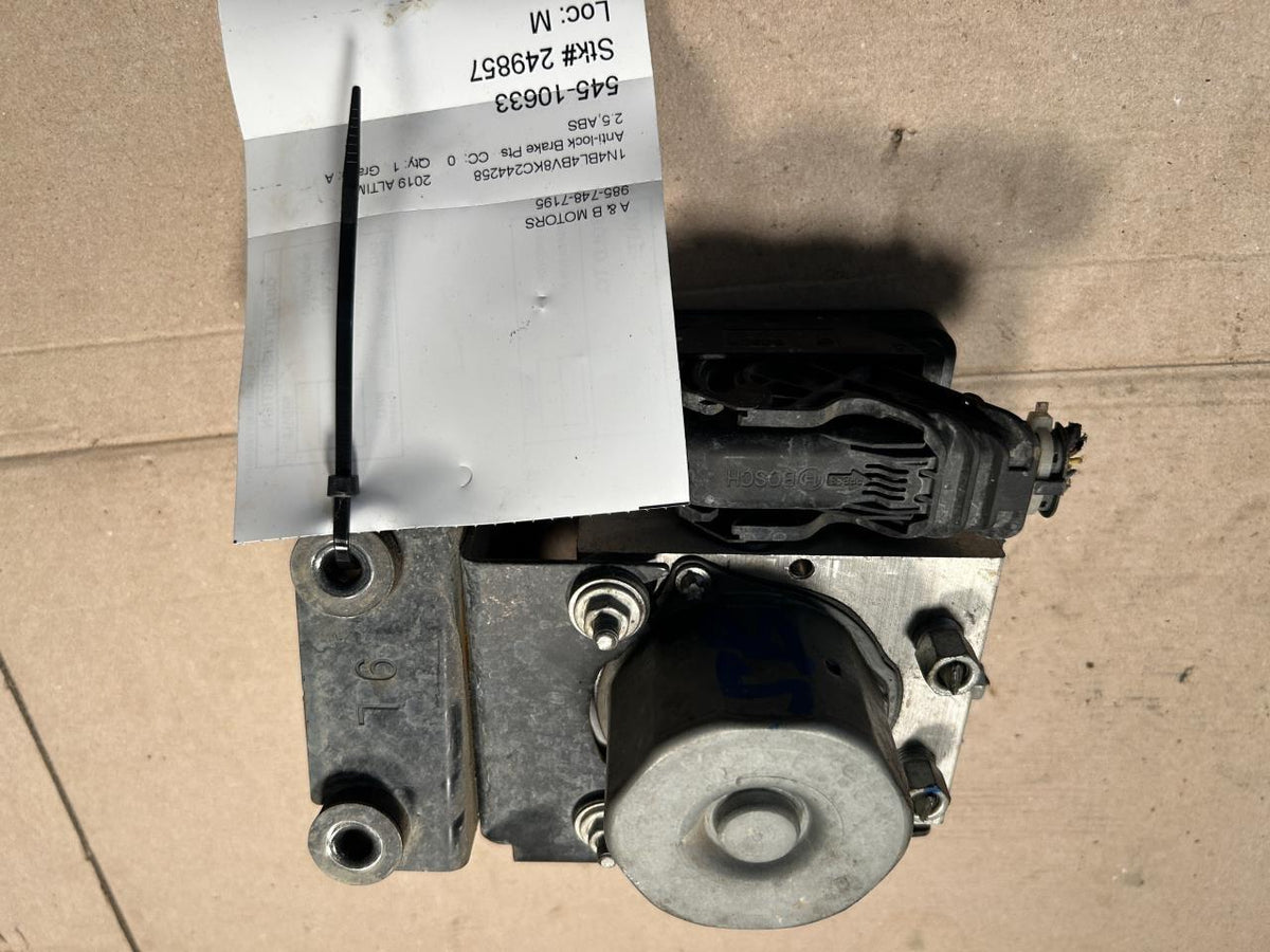 ABS Pump Module from a 2019 Nissan Altima, photo 1