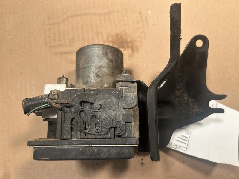 ABS Pump Module from a 2012 Nissan Altima, photo 1