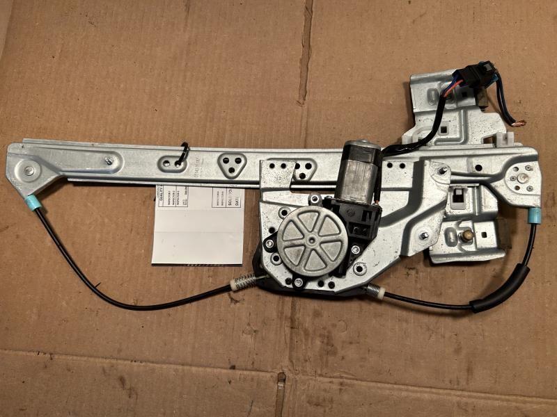 Window Regulator from a 2004 Cadillac DeVille, rear, right side, photo 1