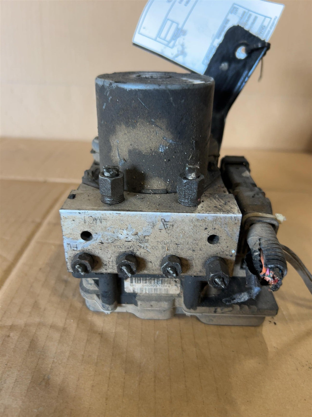 ABS Pump Module from a 2010 Nissan Altima, photo 2