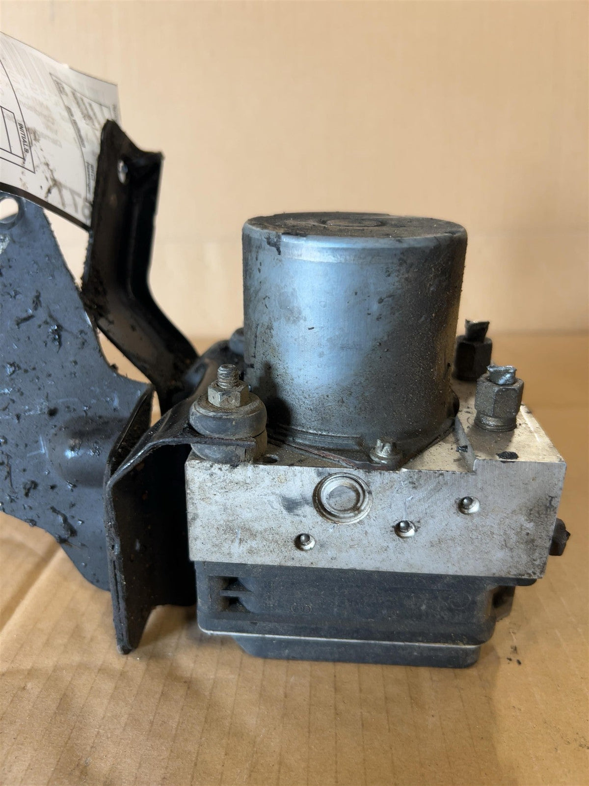 ABS Pump Module from a 2010 Nissan Altima, photo 3