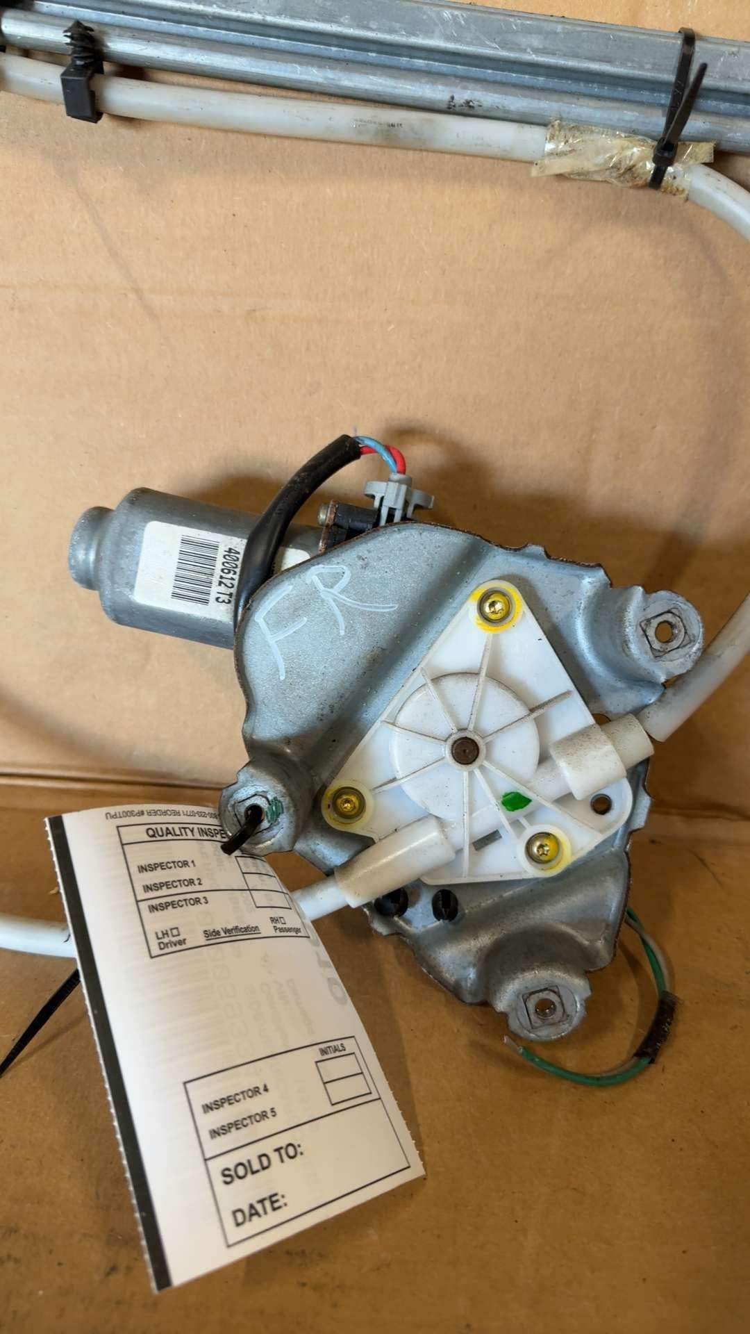 Window Regulator from a 2002 Jeep Liberty, rear, right side, photo 2