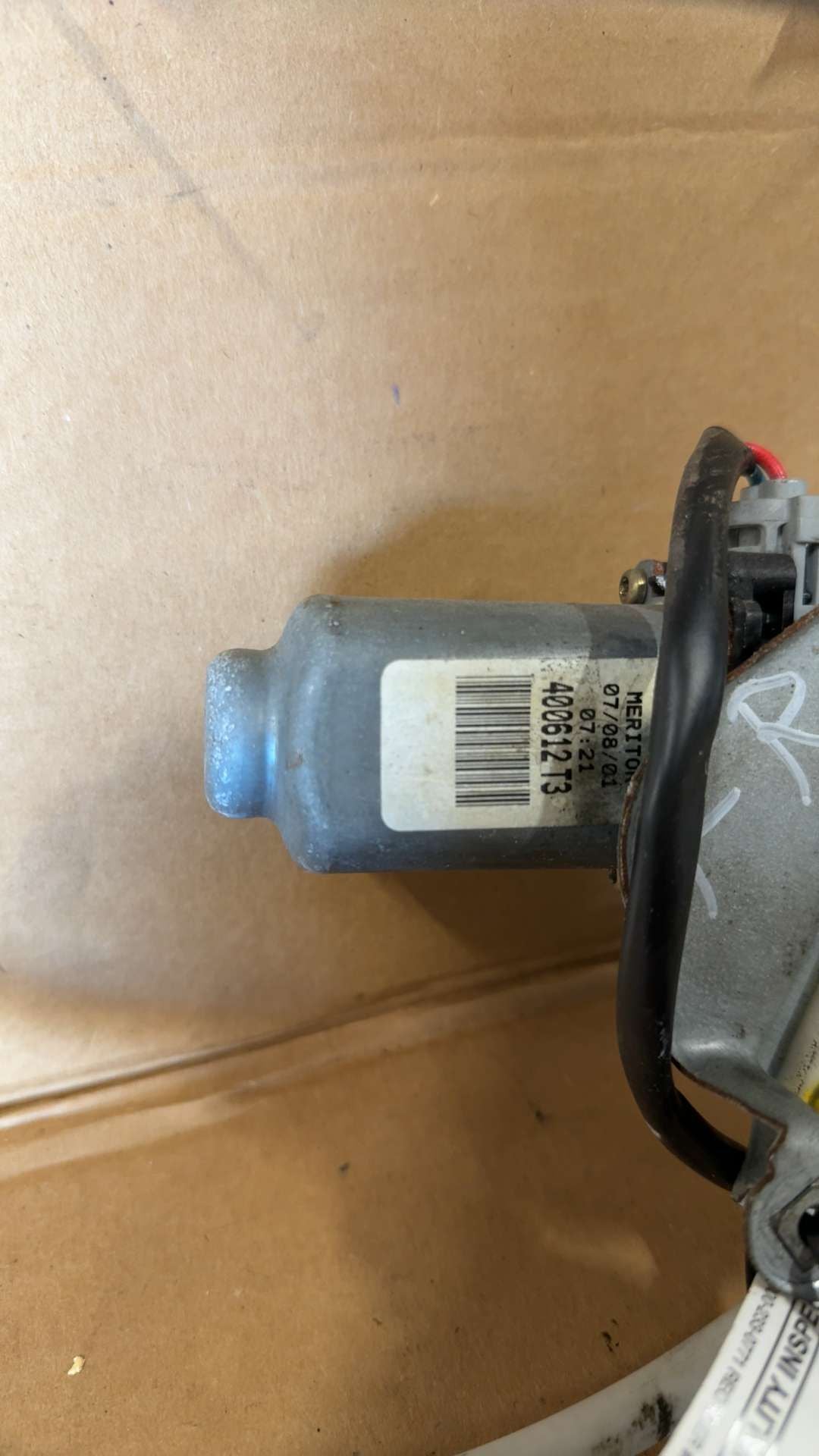 Window Regulator from a 2002 Jeep Liberty, rear, right side, photo 3