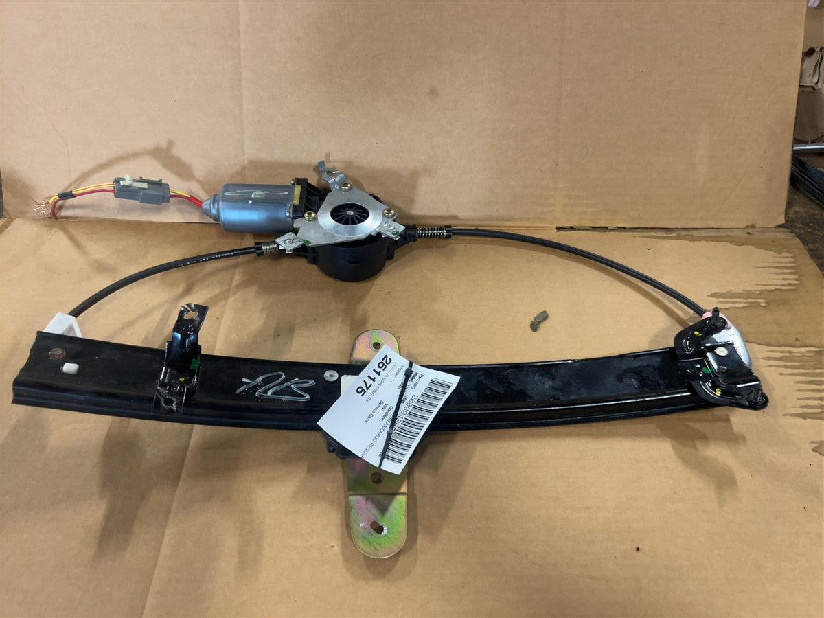 Window Regulator from a 2004 Lincoln Town Car, rear, right side, photo 1