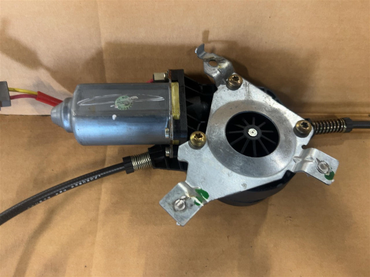 Window Regulator from a 2004 Lincoln Town Car, rear, right side, photo 2