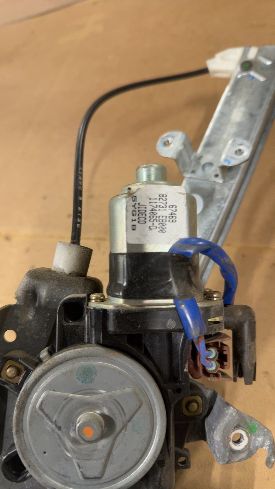 Window Regulator from a 2006 Nissan, rear, right side, photo 3