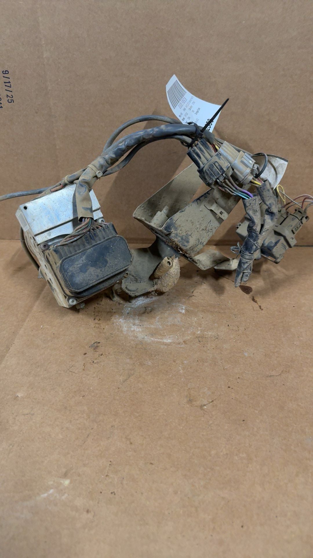 ABS Pump Module from a 2004 Infiniti G35, photo 2