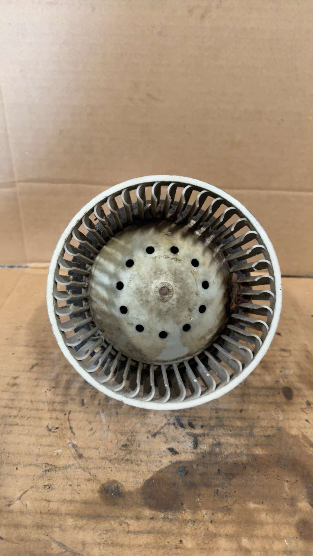 Blower Motor from a 2007 Chevrolet Silverado 2500, photo 3