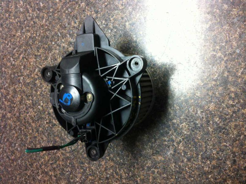 Blower Motor from a 2004 Dodge Stratus, photo 1