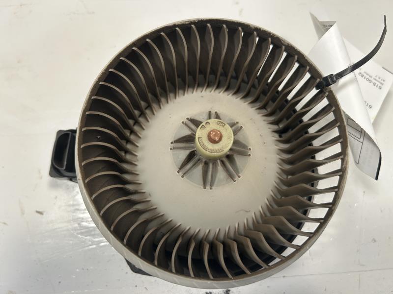 Blower Motor from a 2010 Dodge Ram 1500, photo 2