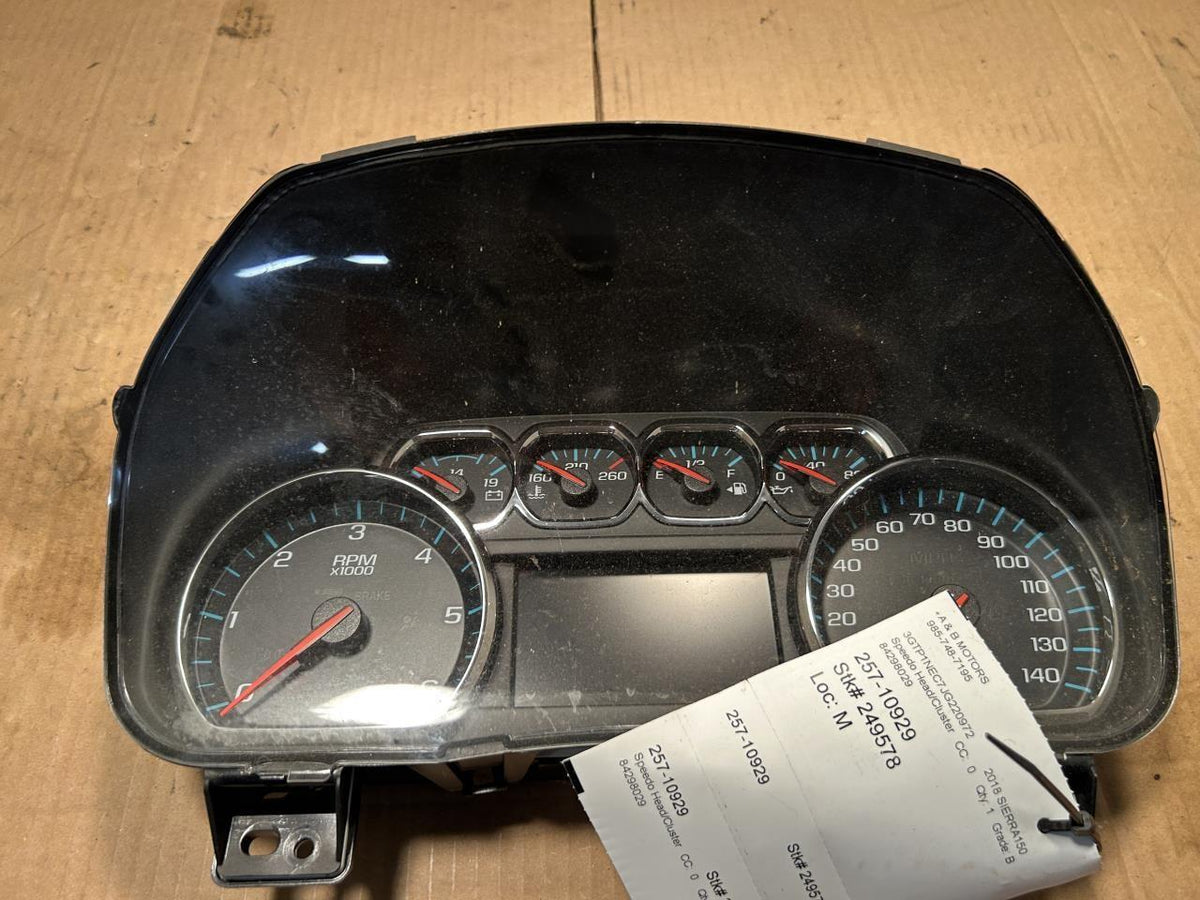 Speedometer Instrument Cluster from a 2018 GMC Sierra 1500, photo 2