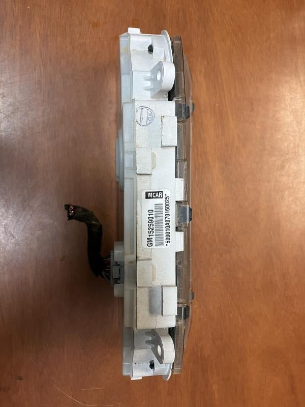 Speedometer Instrument Cluster from a 2007 Pontiac, photo 3