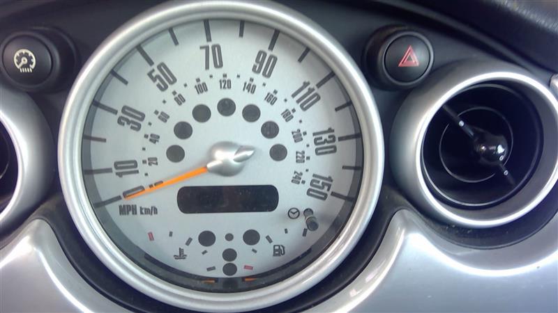 Speedometer Instrument Cluster from a 2005 Mini Cooper, photo 1