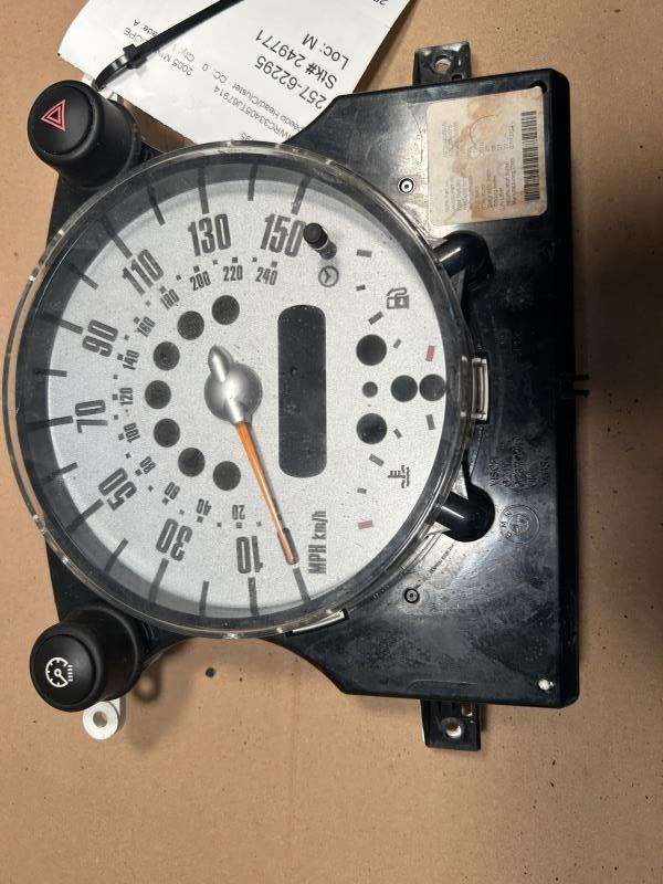 Speedometer Instrument Cluster from a 2005 Mini Cooper, photo 2
