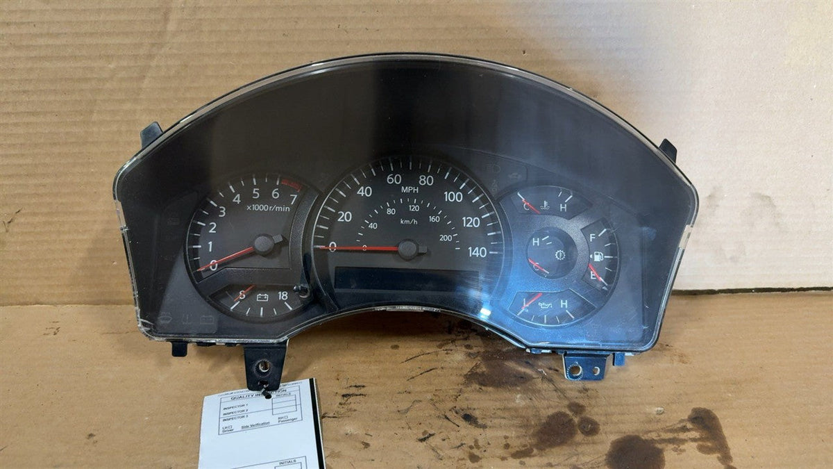 Speedometer Instrument Cluster from a 2006 Nissan, photo 2