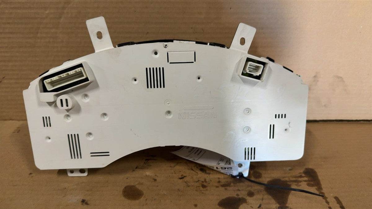 Speedometer Instrument Cluster from a 2006 Nissan, photo 3