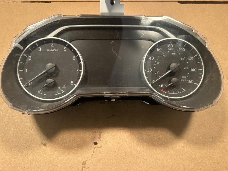 Speedometer Instrument Cluster from a 2016 Nissan Maxima, photo 2