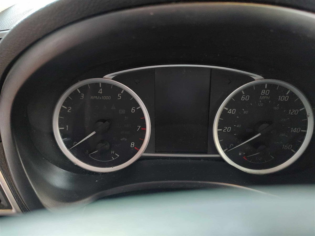 Speedometer Instrument Cluster from a 2017 Nissan Sentra, photo 1