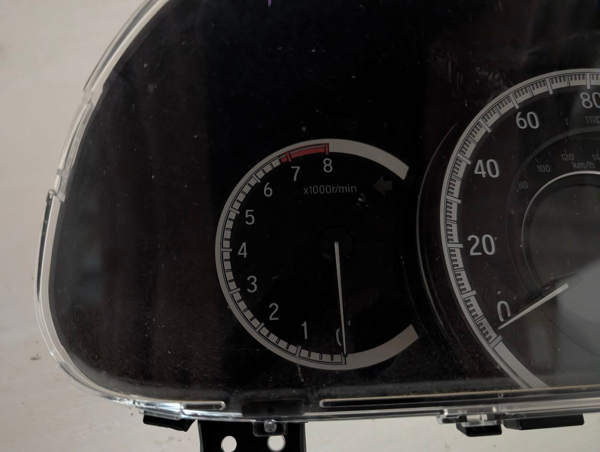 Speedometer Instrument Cluster from a 2016 Honda Accord, photo 3