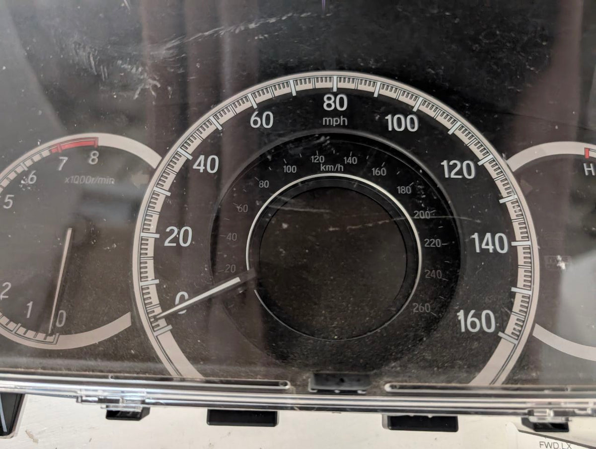 Speedometer Instrument Cluster from a 2016 Honda Accord, photo 4