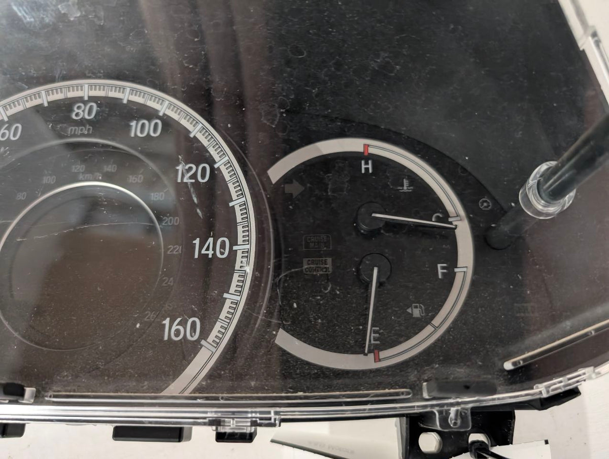 Speedometer Instrument Cluster from a 2016 Honda Accord, photo 5
