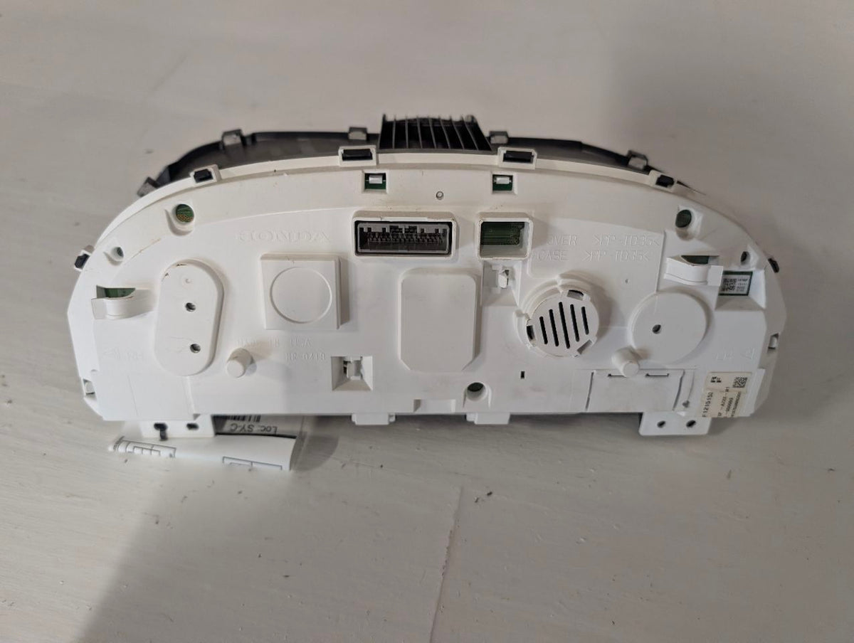 Speedometer Instrument Cluster from a 2016 Honda Accord, photo 6