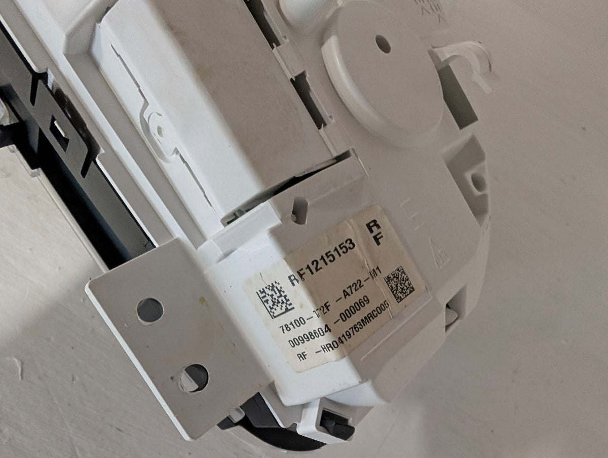 Speedometer Instrument Cluster from a 2016 Honda Accord, photo 7