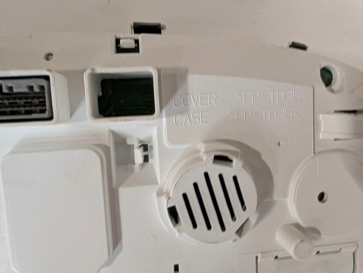 Speedometer Instrument Cluster from a 2016 Honda Accord, photo 9
