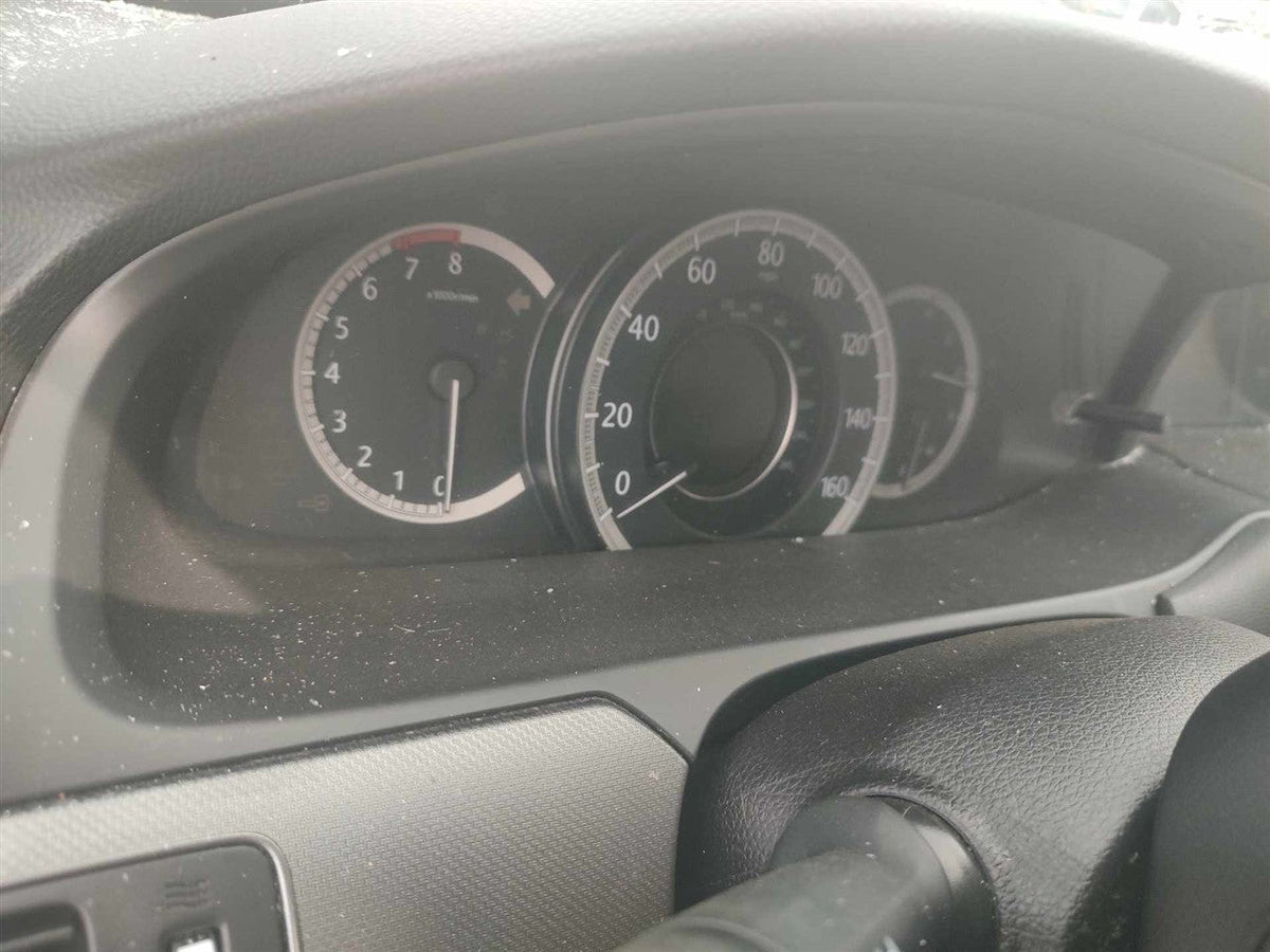 Speedometer Instrument Cluster from a 2014 Honda Accord, photo 1