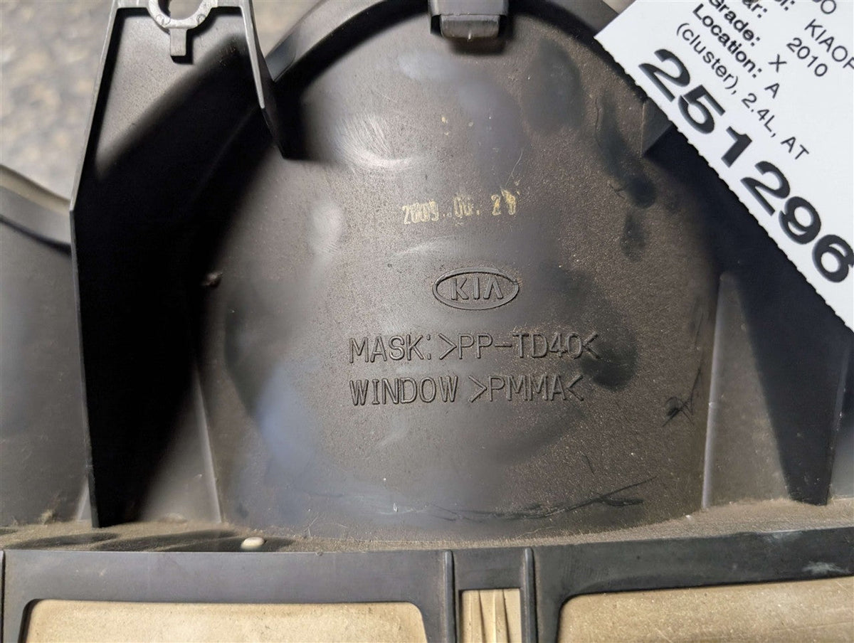 Speedometer Instrument Cluster from a 2010 Kia Optima, photo 4