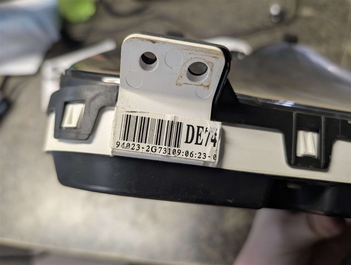 Speedometer Instrument Cluster from a 2010 Kia Optima, photo 5