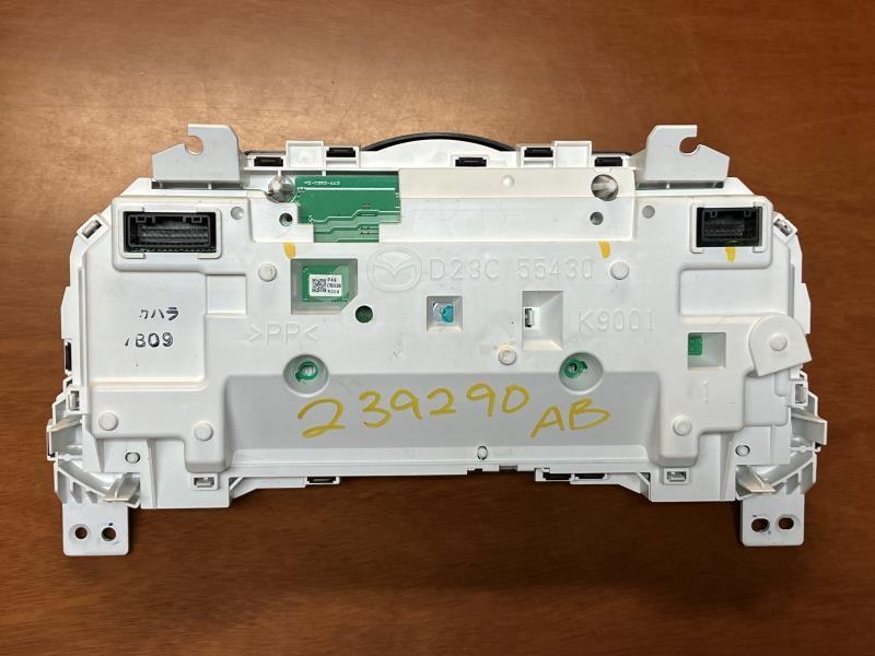 Speedometer Instrument Cluster from a 2017 Mazda 3, photo 2