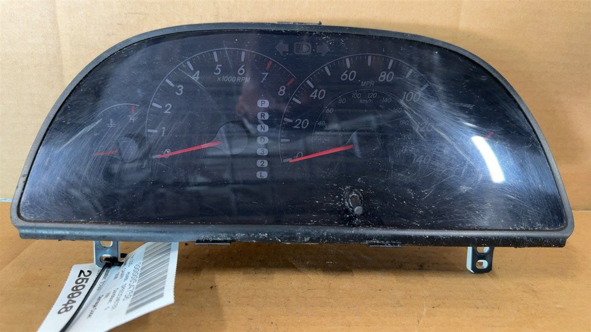 Speedometer Instrument Cluster from a 2006 Toyota, photo 1
