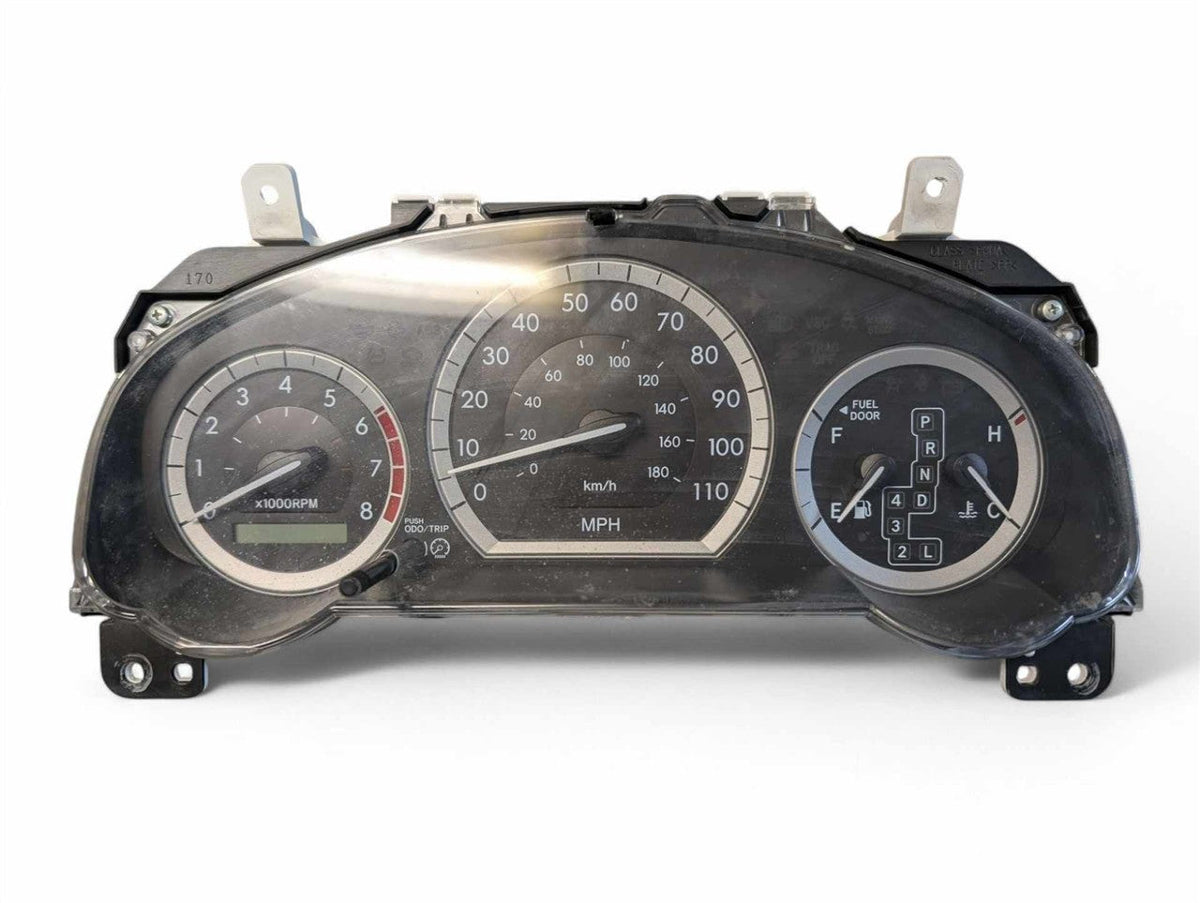 Speedometer Instrument Cluster from a 2006 Toyota, photo 1