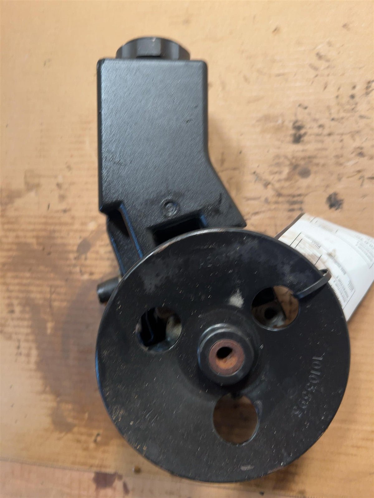 Power Steering Pump from a 2002 Chevrolet Cavalier, photo 1