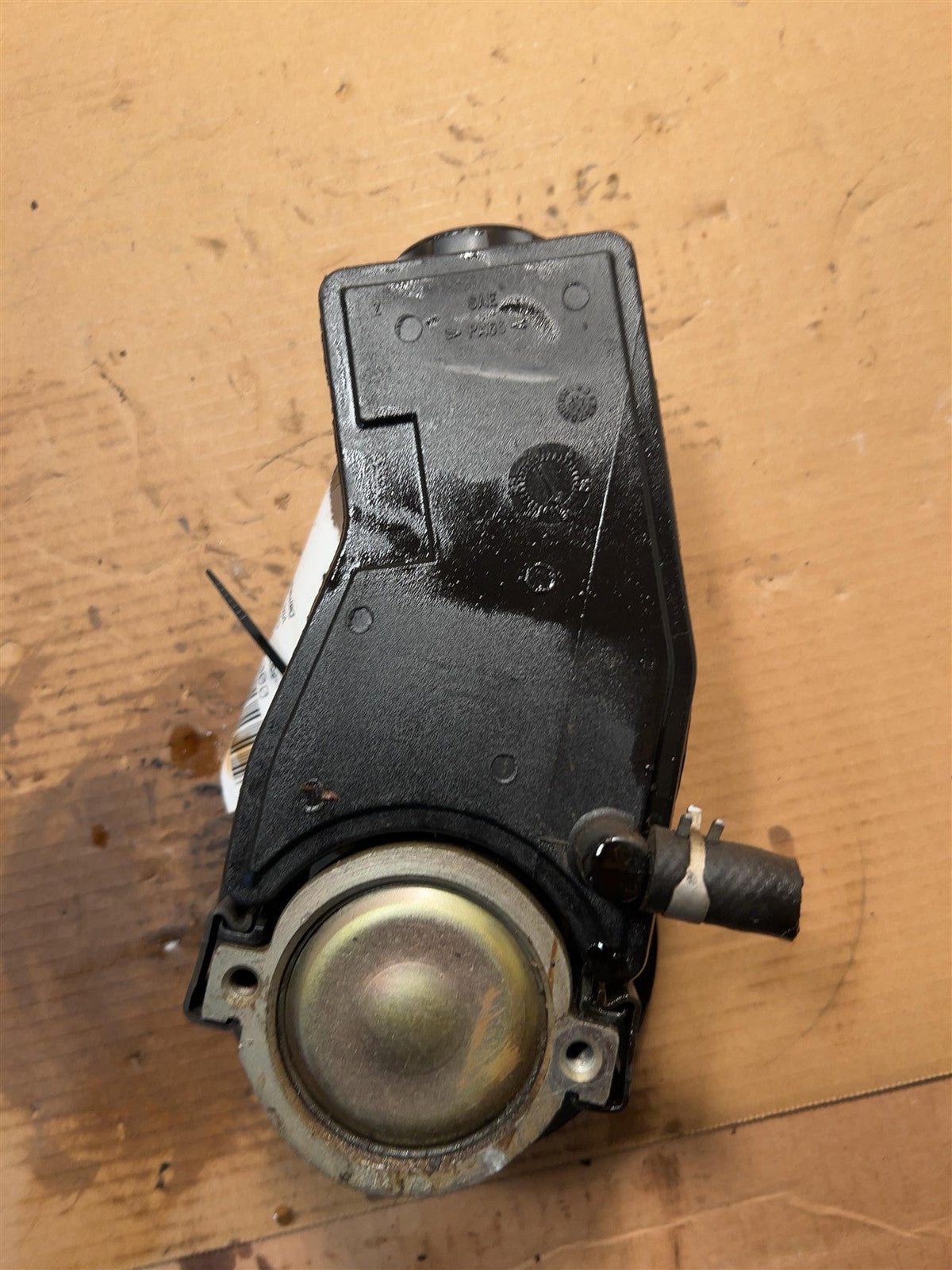 Power Steering Pump from a 2002 Chevrolet Cavalier, photo 2