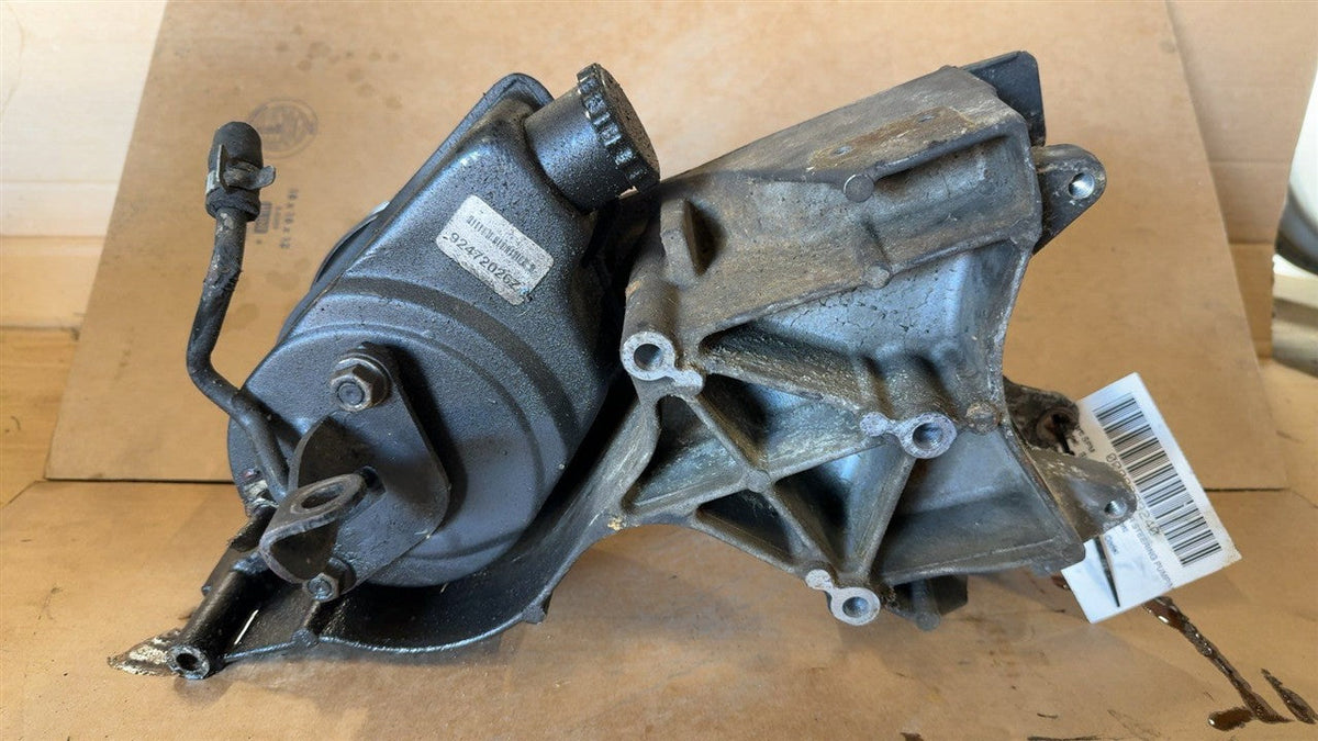 Power Steering Pump from a 2004 Chevrolet Silverado 1500, photo 2